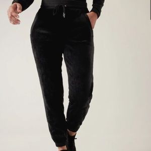 NWT Athleta Cozy Karma Recover Jogger Black Size Medium